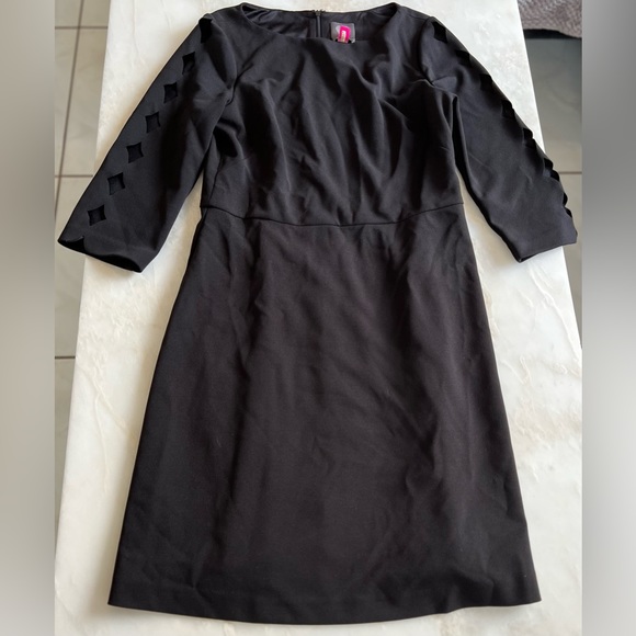 Vince Camuto Cutout Sleeve Dress - Picture 2 of 3